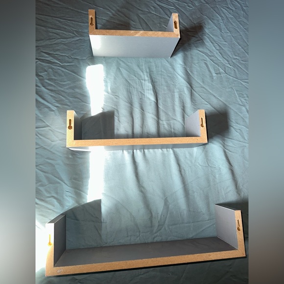 3 Wall Essential Decor Shelves - Picture 2 of 2